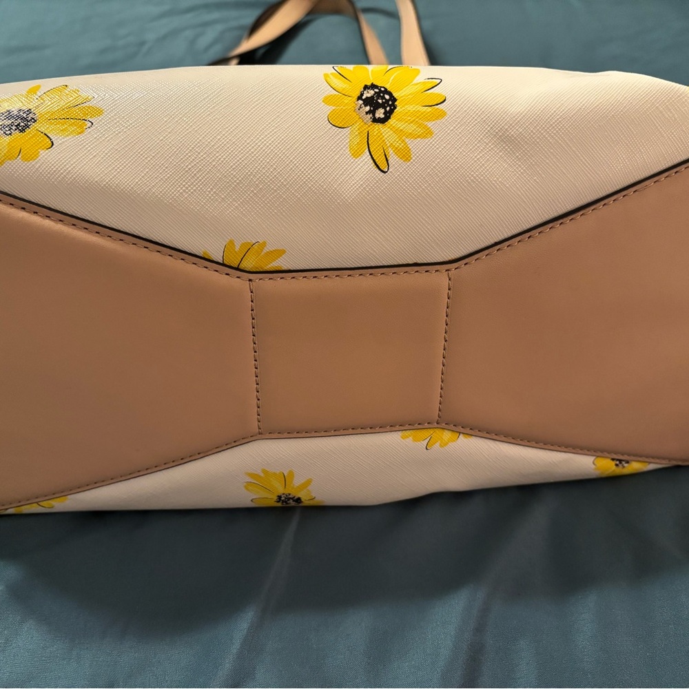 Kate Spade New York Oops A Daisy Tote Bag - Picture 5 of 9